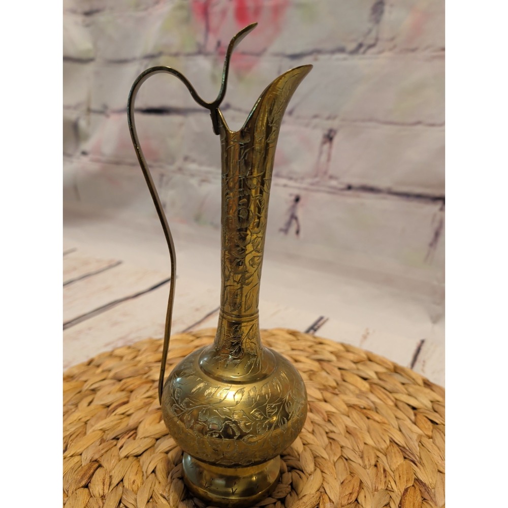 Vintage Cobra Head Brass Pitcher Vase 11" Tall Etched Leaf Floral Design India - Picture 4 of 9
